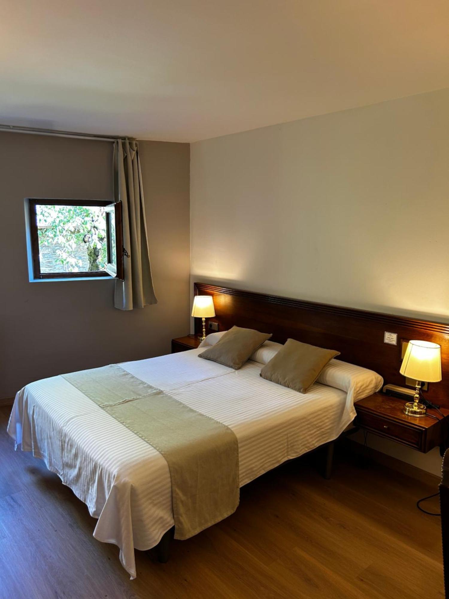 Hotel Santa Barbara De La Vall D'Ордино Экстерьер фото